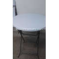 Folding round tables